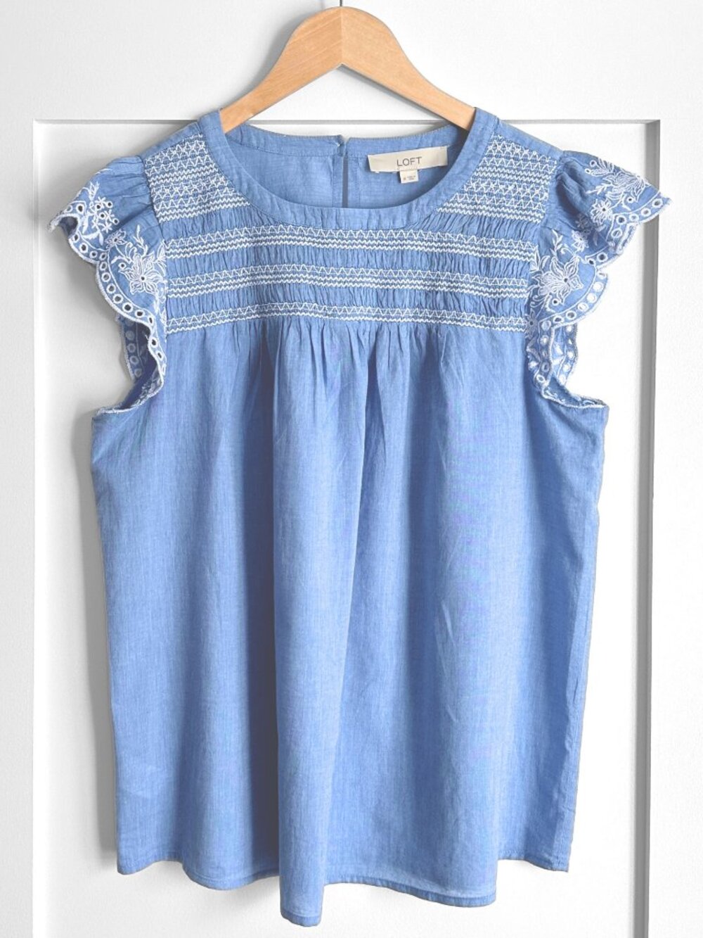 LOFT Chambray Embroidered Flutter Sleeve Smocked Top Size Medium Cotton, Flowy